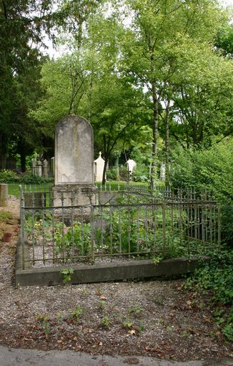 Tombeau (stèle funéraire) de la famille Duquesnay et Dusevel