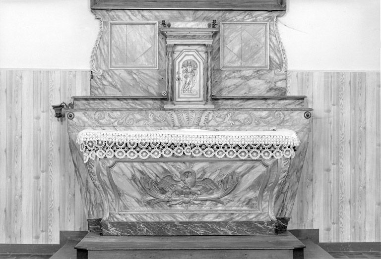 Autel, tabernacle, 2 gradins d'autel et lambris de demi-revêtement (maître-autel)