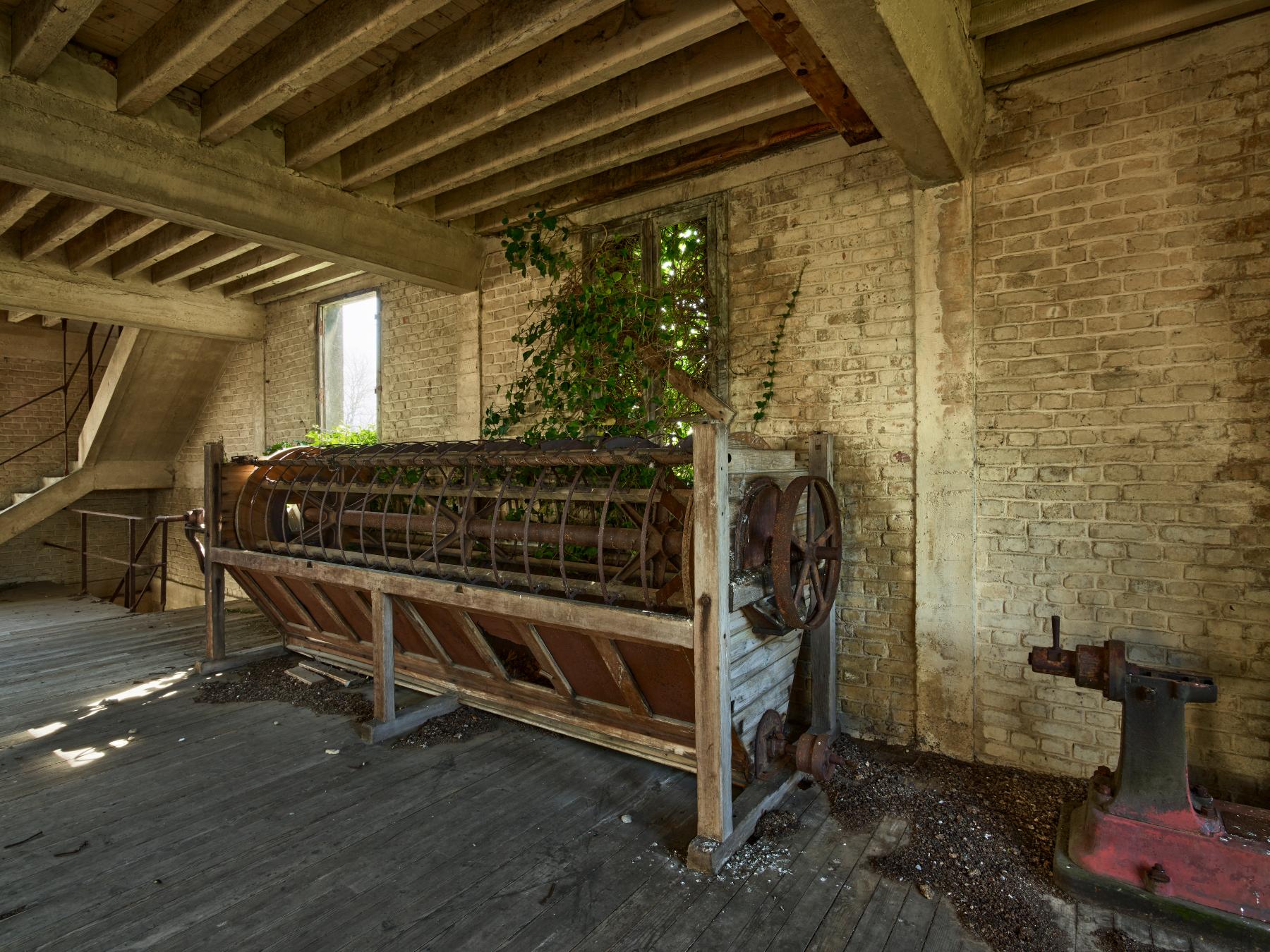 Anciens moulins de la porte de Paris, puis minoterie dite Moulins Damay, puis Grands Moulins de Péronne (détruit)