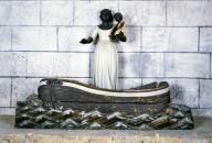 Groupe sculpté (figure vêtue, petite nature) : Vierge à l'Enfant dite Notre-Dame de Boulogne