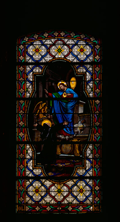Ensemble de 6 verrières : Vierge de Lourdes, Sacré-Coeur, Education de la Vierge, saint Nicolas, saint Louis, saint Hyacinthe (baies 3 à 6, 11 à 12)