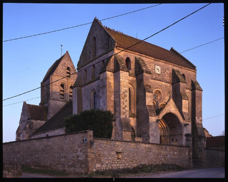 Eglise paroissiale et cimetière Saint-Georges de Glennes