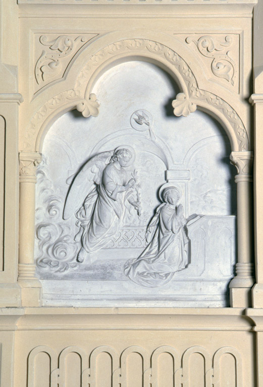 Reliefs du retable (en pendant) : Annonciation, Visitation