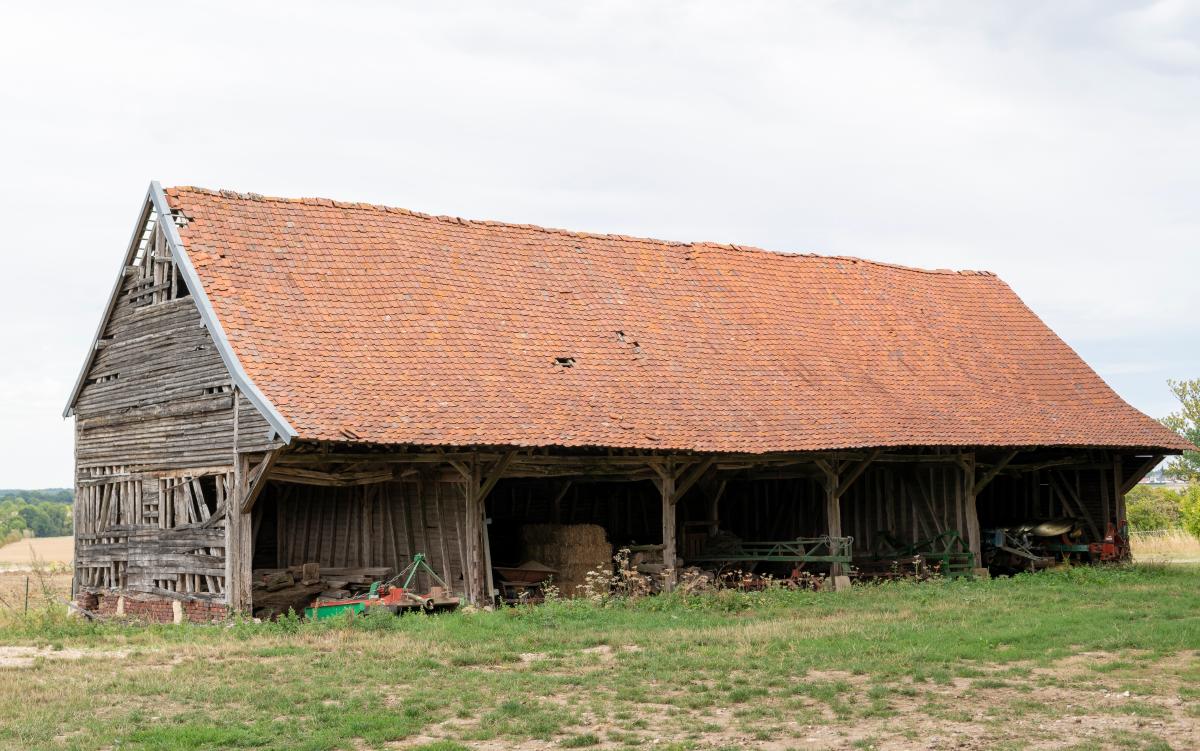 Ancienne ferme de l'abbaye Saint-Lucien de Beauvais, puis ferme dite de Thieux, aujourd'hui ferme du Tilloy