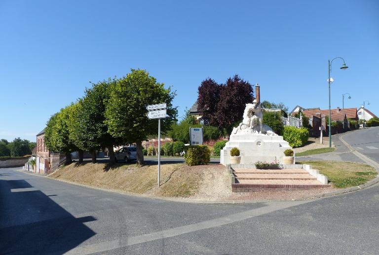 Monument aux morts de la 58e division britannique à Chipilly (soldat britannique et son cheval blessé)