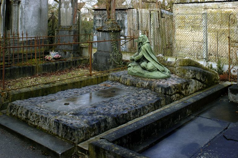 Monument funéraire de la famille Roussel-Maréchal