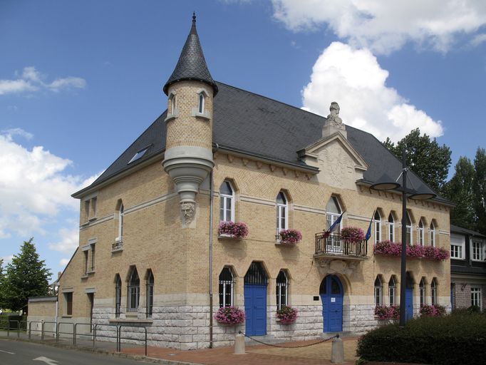 Ancienne école primaire de garçons et mairie de Saint-Léger-lès-Domart, devenue mairie et poste, puis mairie, poste et dispensaire, actuellement mairie
