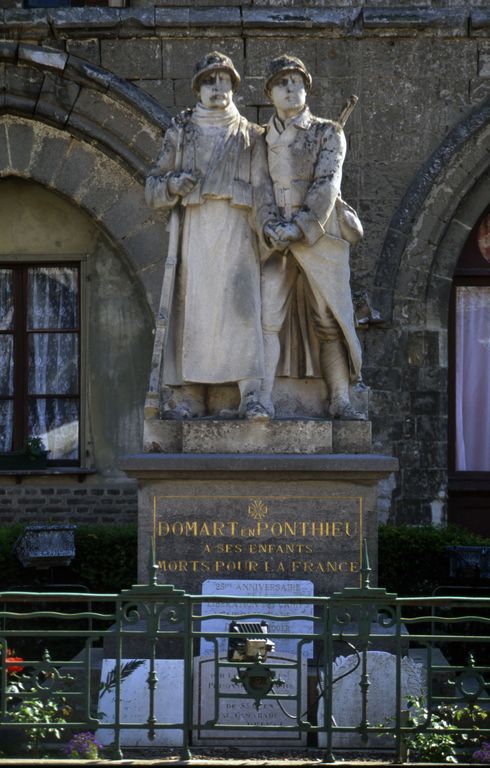 Monument aux morts de Domart-en-Ponthieu