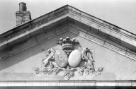 Fronton : les armoiries des familles Lefèbvre de Plinval et Chinot de Fromessent