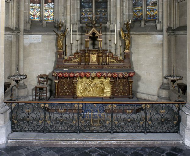 Le mobilier de la chapelle du Rosaire (autel, tabernacle, clôture de chapelle et deux statues)