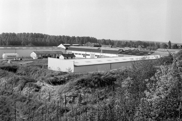 Ancienne Cie sucrière de Poix, puis Société métallurgique de Douai, puis Sté métallurgique des usines d'Ailly, puis Laminoirs de Thionville, puis Mullca, puis usine de construction métallique SICA Tubesca