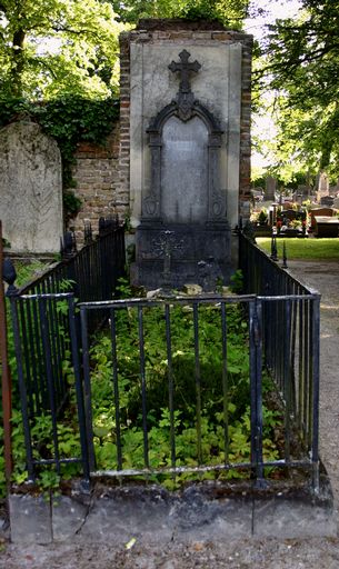 Tombeau (stèle funéraire) de la famille Bouthors