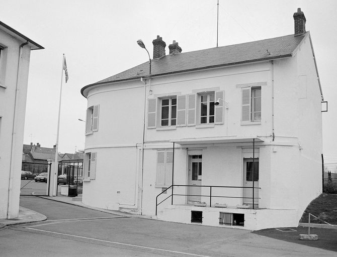 Ancien moulin à farine puis laiterie coopérative de la vallée du Matz, puis Elnor, puis Yoplait Sodial