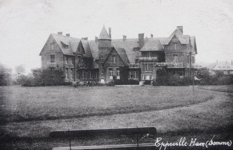 Ancienne maison de directeur de la C.N.S.R., puis direction technique de la Générale Sucrière, puis de Saint-Louis Sucre, dite Le Château