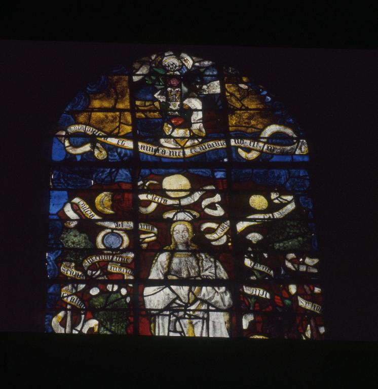 Verrière figurée (verrière mariale) : la Vierge des litanies (baie 1)