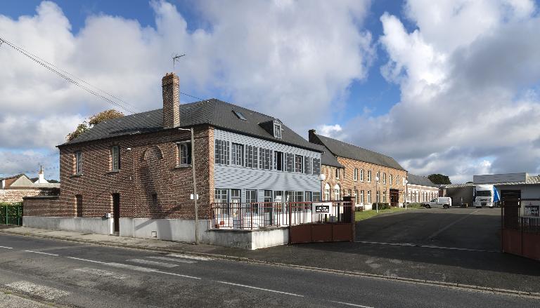 Ancienne robinetterie puis usine de serrurerie Bricard et Gauthier, devenue usine de serrurerie Bricard J. et G., puis Bricard et Cie, puis robinetterie Bricard et Cie, actuellement robinetterie Chuchu-Decayeux