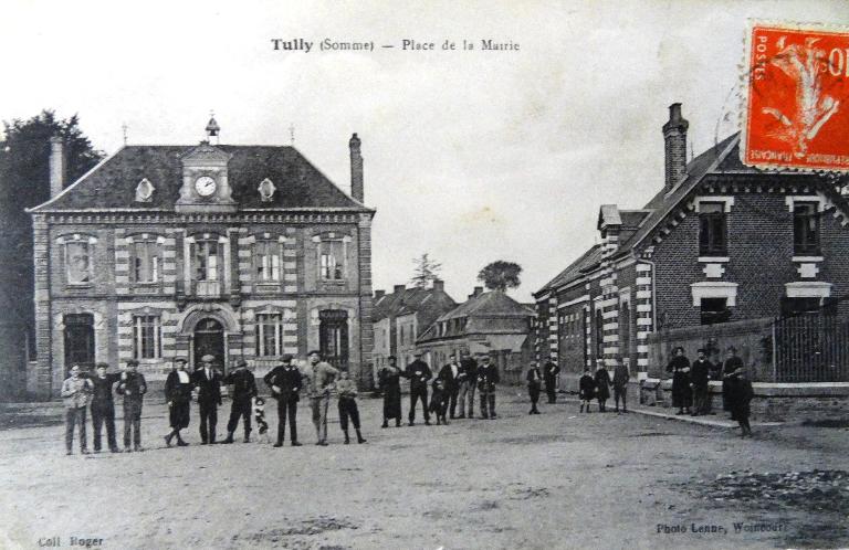 Mairie de Tully (ancienne école primaire mixte et mairie)