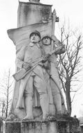 Haut-relief : La Défense du drapeau