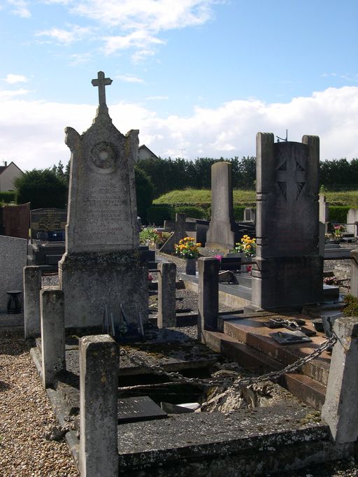 Cimetière communal de Poulainville