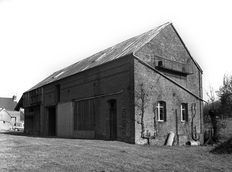 Ancien tissage de laine Leduc-Lemue et Cie, puis Arthur Lemaire, Arthur Lemaire et Fils,  A. Lemaire Fils et Taquet, puis tissage de la Petite-Rue, ou tissage Taquet et Fils, actuellement Plasticofil