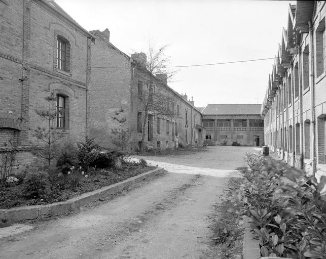 Ancien moulin à blé, filature et savonnerie Poiret-Trépagne, Frédéric Poiret, puis S.A. Filatures et Teintureries de Saint-Epin, devenus tissage Vernier puis usine de confection MCB Sérac