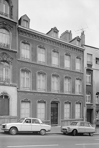 Maison, actuellement établissement médical (cabinet de radiologie)
