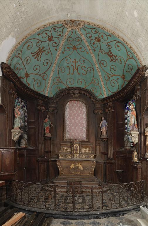 Ensemble du maître-autel (autel tombeau, gradin d'autel, retable, tabernacle, crédences), de style rocaille