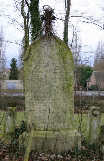 Tombeau (stèle funéraire) de la famille Dewailly