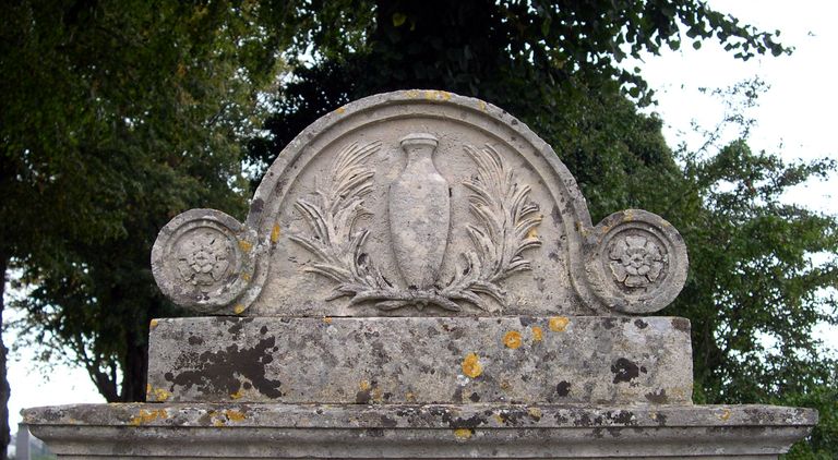 Tombeau (cippe) de la famille [Herbet-Pinchon] Wabble-de Wymmer