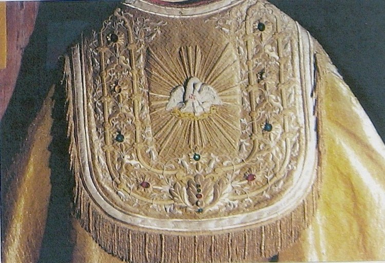 Chape (ornement doré, avec décor Pélican mystique, No 1)
