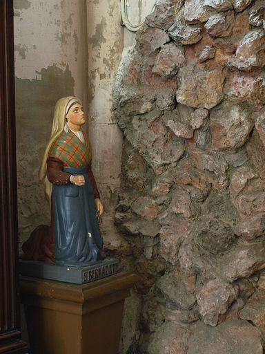 Ensemble de la grotte de Lourdes (statues : Vierge, sainte Bernadette Soubirous ; autel)