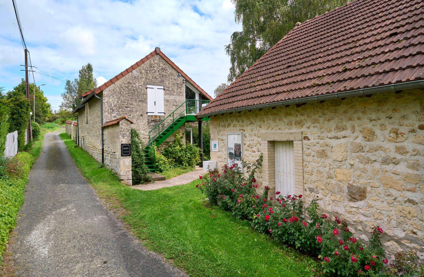 Ancienne entreprise  et atelier de maçonnerie Maroteaux-Cabaret, actuellement maison, Musée de Vassogne et Centre historique du Monde du travail