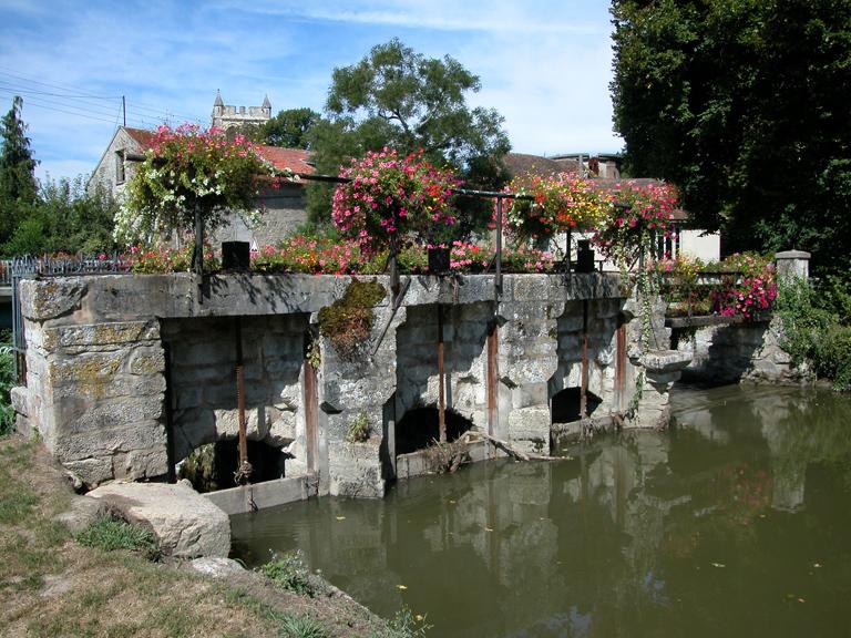 Ancien moulin des Vantaux (vestiges)