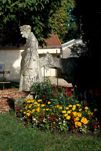 Statue : Retour des champs ou La Vieille à la chèvre