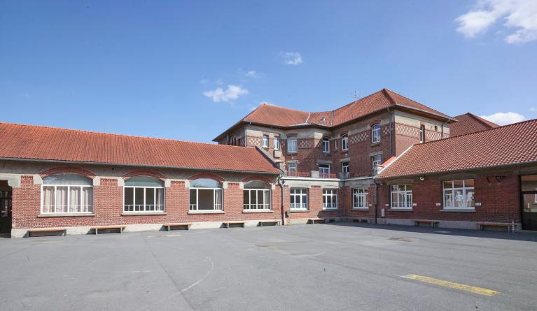 Ancien groupe scolaire, dit écoles Carlin - Legrand - Blériot, actuellement collège Carlin-Legrand