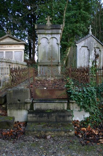 Tombeau (stèle funéraire) de la famille Legendre