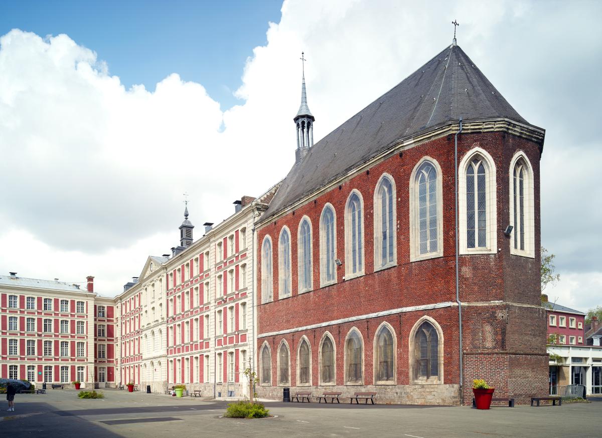 Ancien collège Saint-Vaast, puis collège Saint-Edmund, puis collège de jeunes filles, actuellement lycée Jean-Baptiste Corot