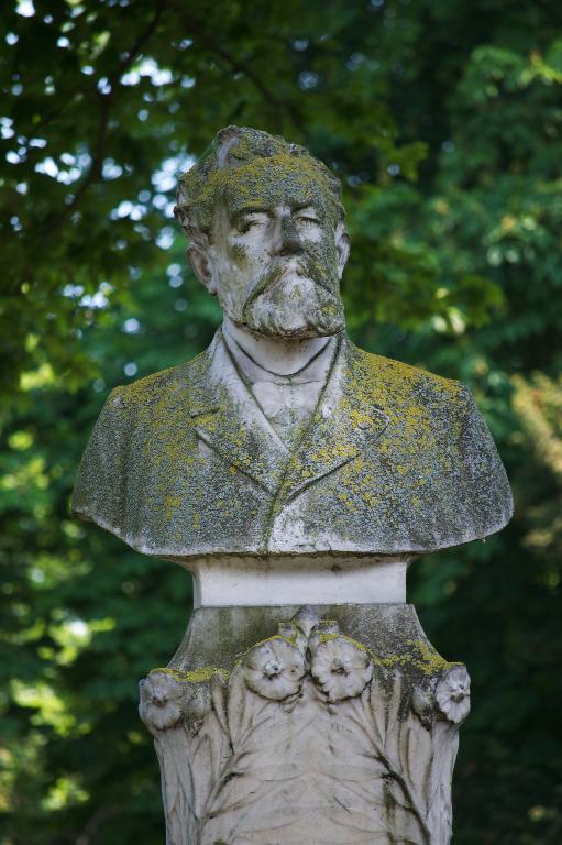 Monument à Jules Verne