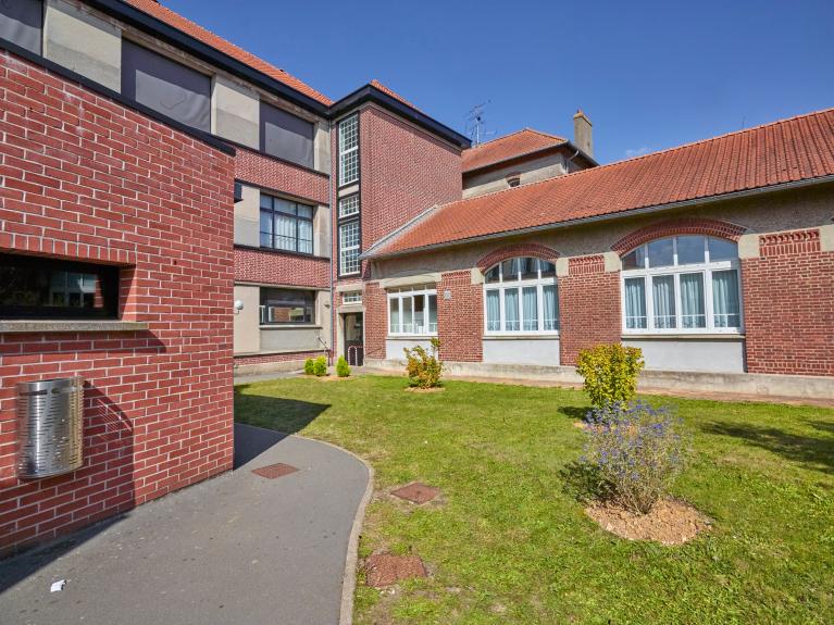 Ancien groupe scolaire, dit écoles Carlin - Legrand - Blériot, actuellement collège Carlin-Legrand