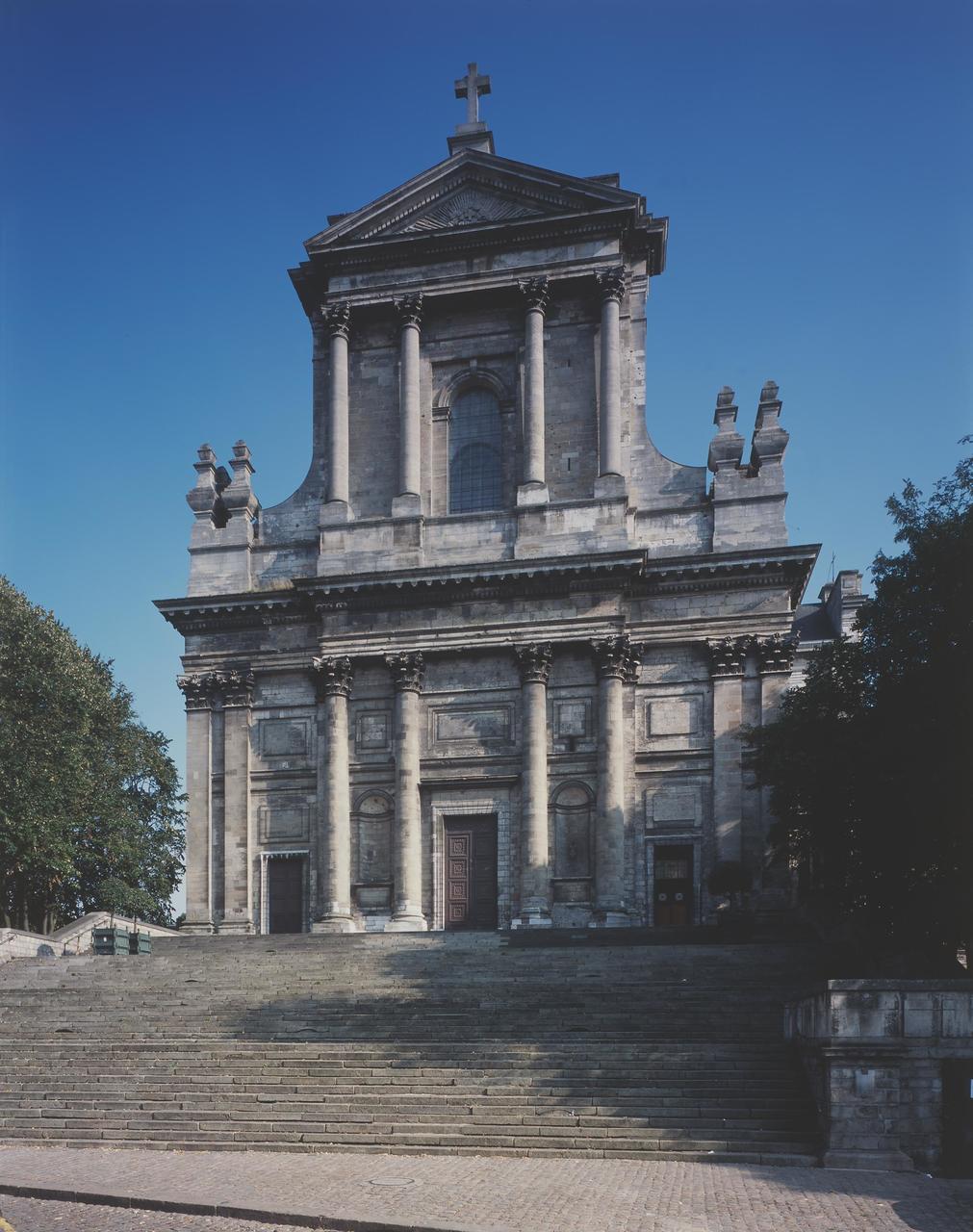 Ancienne église abbatiale Saint-Vaast, devenue cathédrale Notre-Dame de l'Assomption et Saint-Vaast