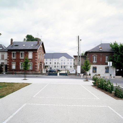 Pavillons d'accueil des anciens entrepôs de vins Lesage à Nogent-sur-Oise.