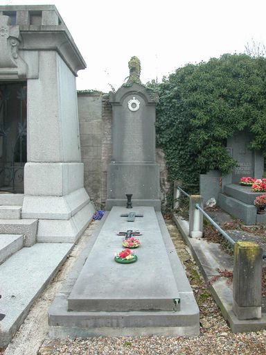 Tombeau (stèle funéraire) de la famille Rousselle-Sauval