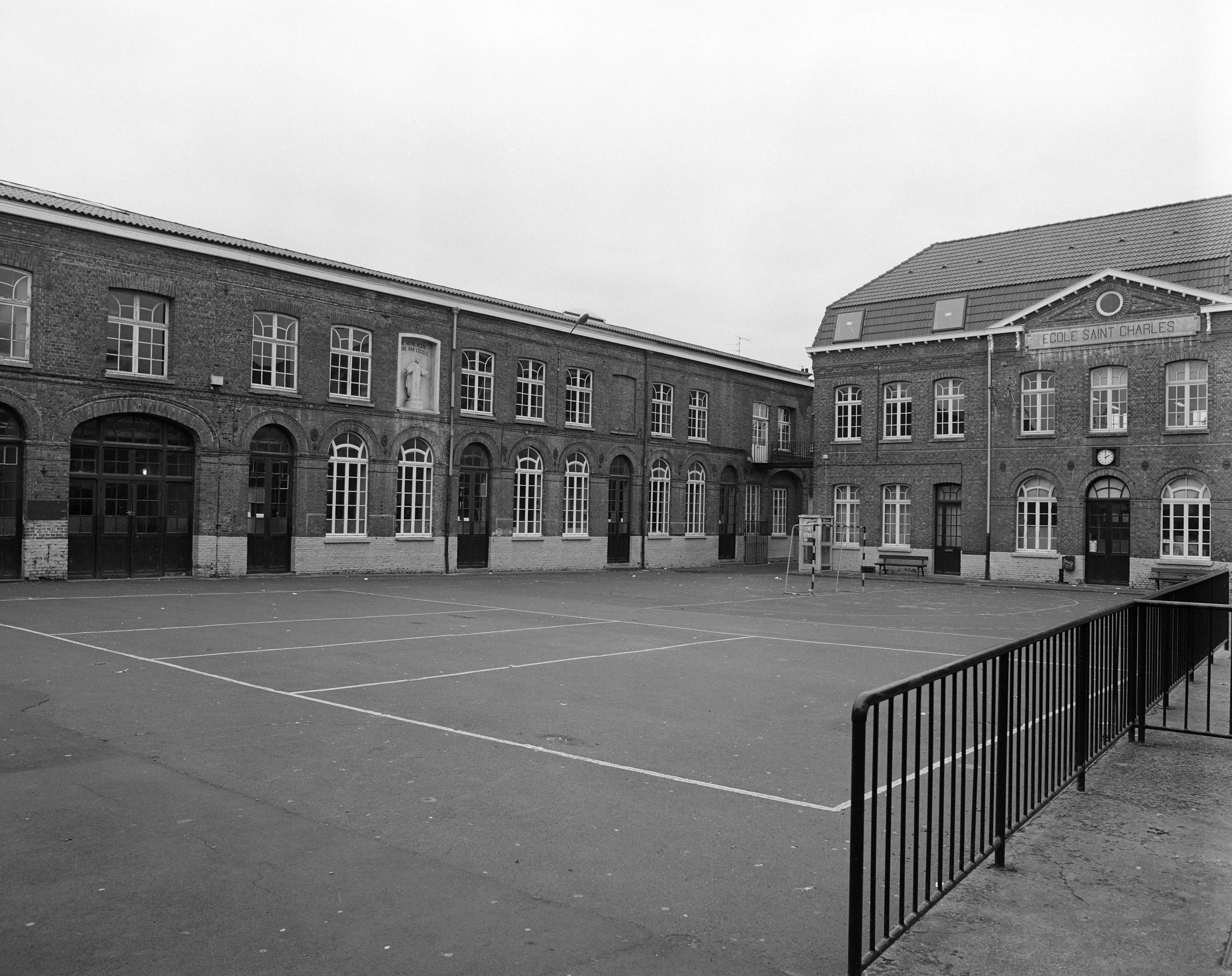 Tissage (de toile de lin) Mahieu-Delangre, puis école Sainte-Anne, actuellement école Saint-Charles