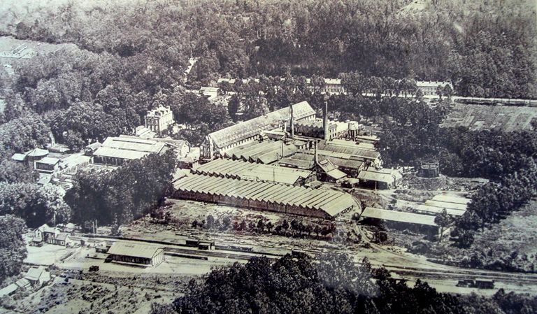 Filature de laine Lefèvre, puis Poiret Frères et Neveu, puis filature de laine et usine de teinturerie des Laines du Bon Pasteur, puis Société des Filatures et Teintureries de Saint-Épin