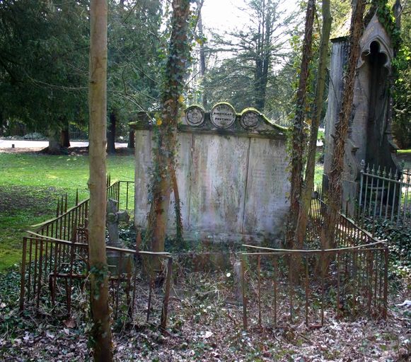 Enclos funéraire de la famille Pinchinat-Ponthieu