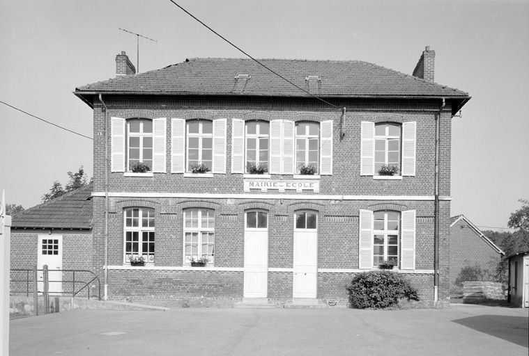 Mairie et école primaire de Genvry