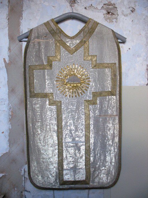 Ensemble : chasuble avec deux dalmatiques (ornement blanc, No 1)