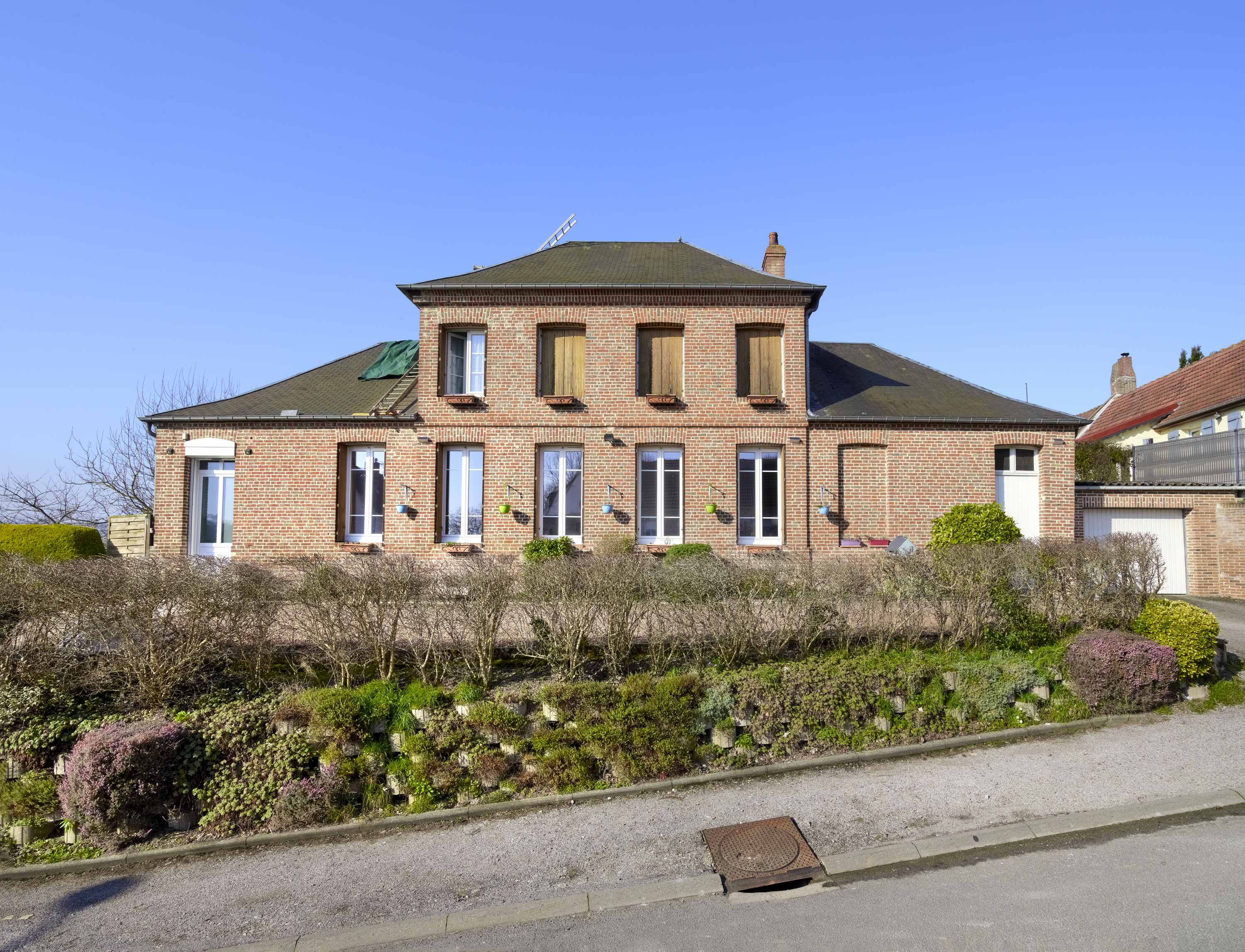 Anciennes école et mairie de Grand-Laviers, actuellement maison