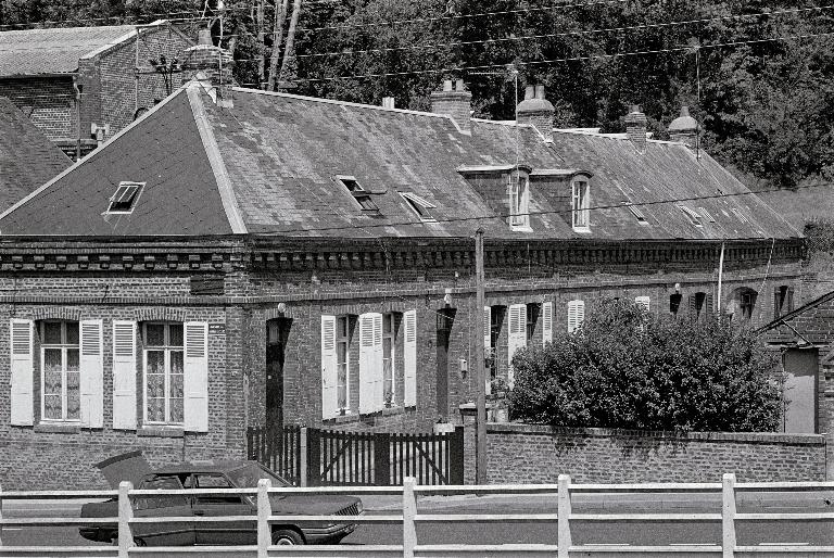 Anciens logements ouvriers de la fabrique de serrurerie Derloche-Cantevelle d'Ault