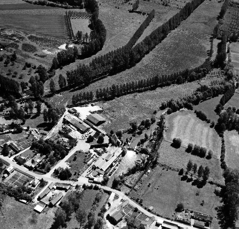 Ancien moulin, devenu usine textile et usine de caoutchouc André Courcelle, puis Rollgom